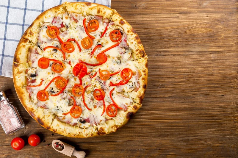 Pizza surgelée au micro-ondes : combien de temps ? Le guide complet