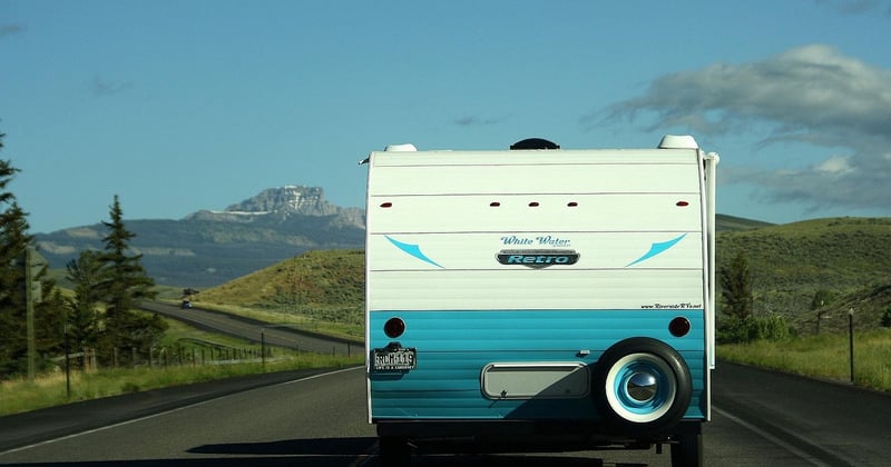 Dimensions et découpe : guide essentiel pour choisir un matelas de camping-car en 2026